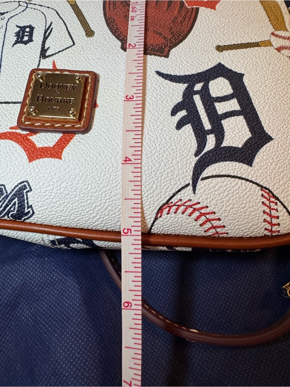 Dooney & Bourke White Detroit Tigers Crossbody Bag with Tan Trim - Picture 6 of 6